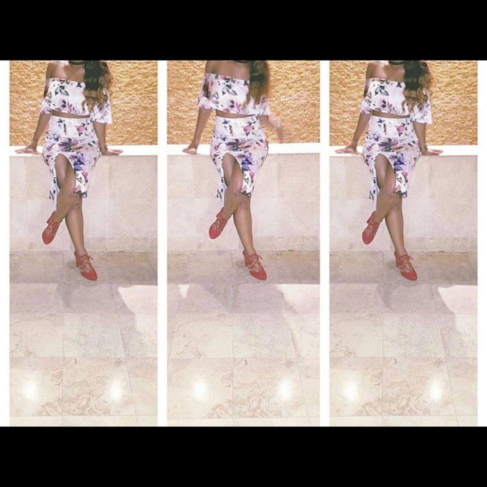 Two piece floral set.